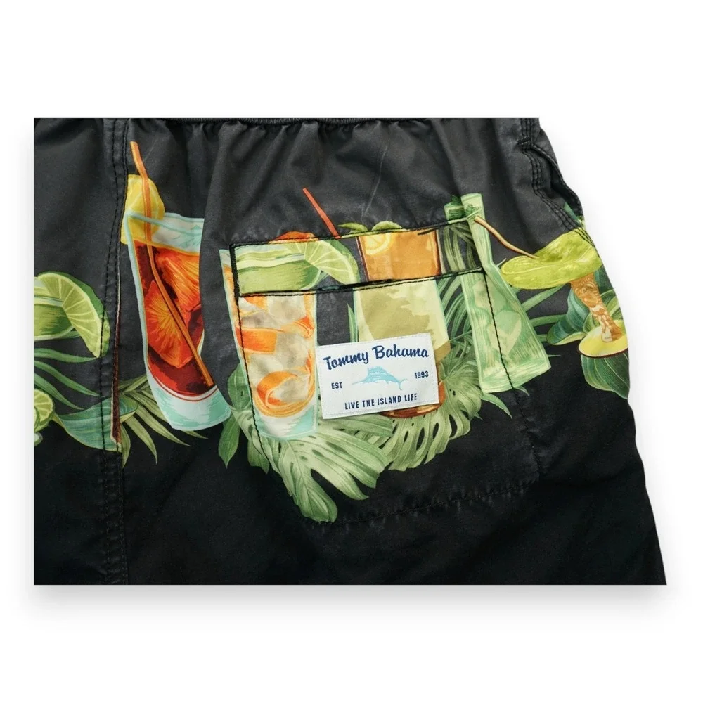 TOMMY BAHAMA Men's Medium Baja Weekend Spirits Boardshorts MSRP $100‎